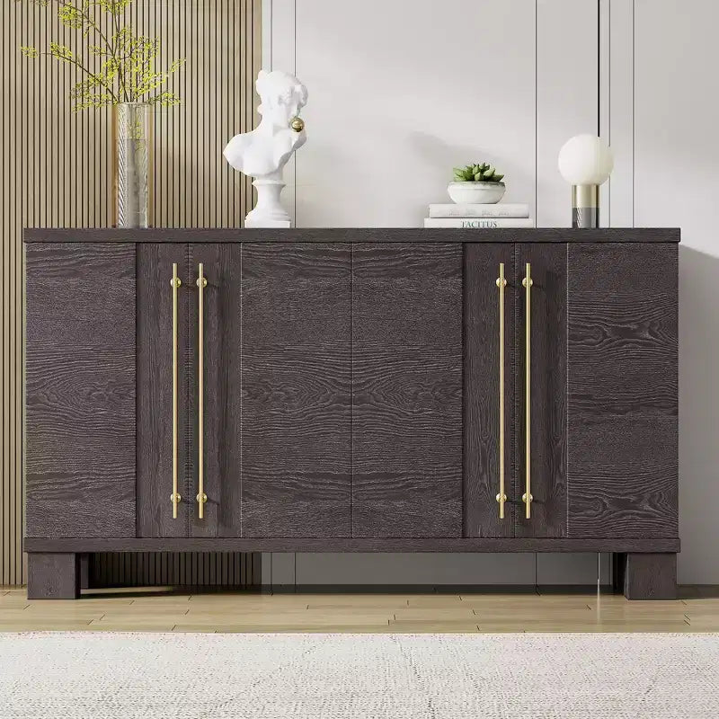 Elegante aparador buffet con estantes ajustables y tiradores dorados