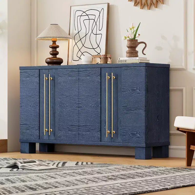 Elegante aparador buffet con estantes ajustables y tiradores dorados