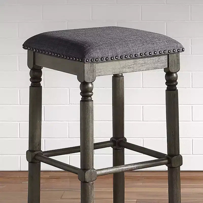 Taburete Arnhem de altura de mostrador tapizado en gris y madera