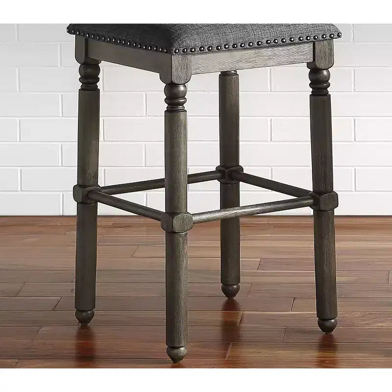 Taburete Arnhem de altura de mostrador tapizado en gris y madera